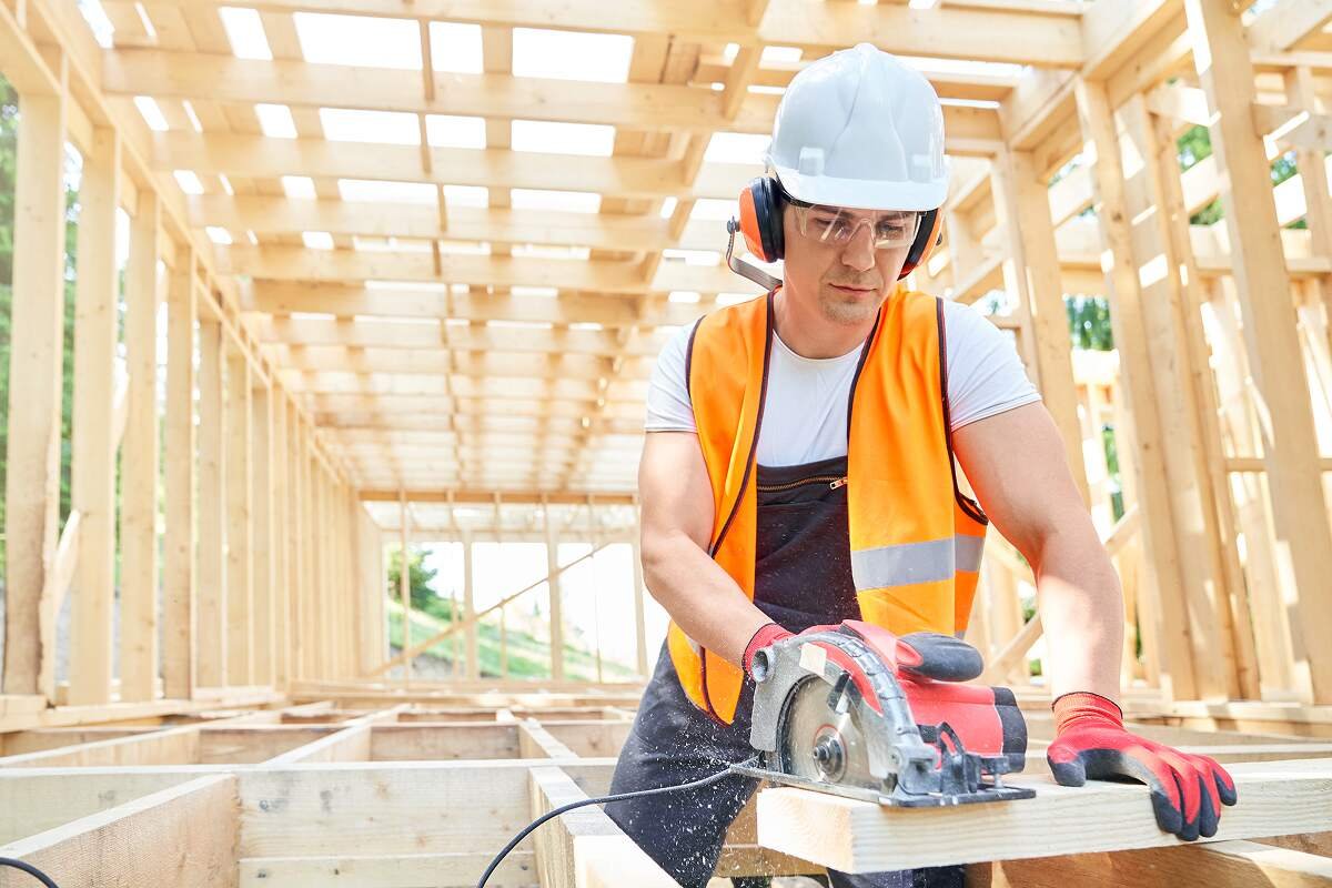 craftsman-builder-standing-looking-down-cutting-wo-GB57DFJ.jpg